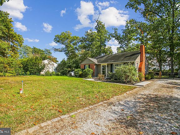 4th image of 962 Oakdale Cir