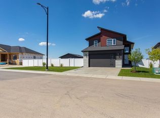 70 S Parlby Cres, Lacombe, AB T4L 0J9