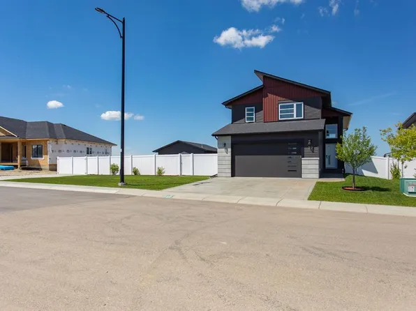 70 S Parlby Cres, Lacombe, AB T4L 0J9
