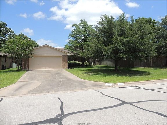 2nd image of 3621 Sierra Dr