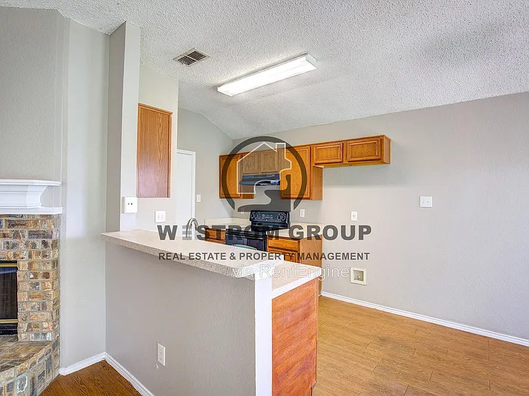 2363 Laurelhill Ln — Photo 6