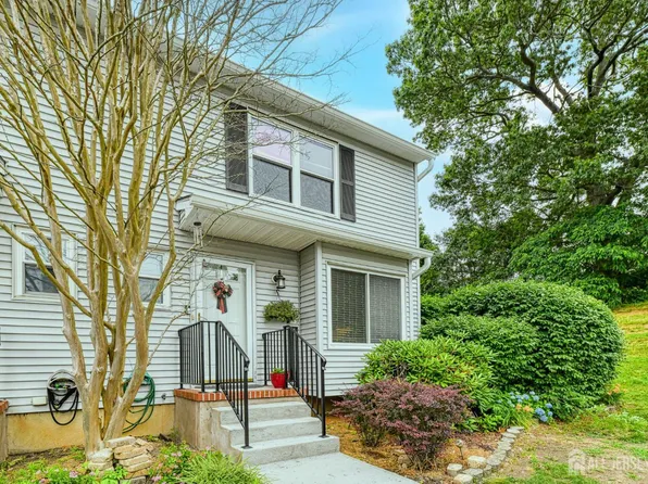16 Jeanette Ct #293, Jamesburg, NJ 08831