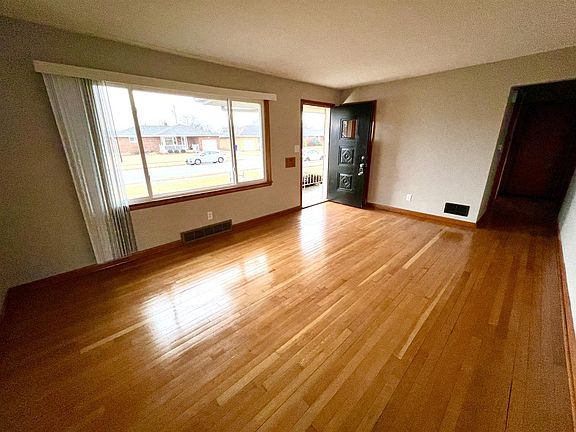 4th image of 350 Kenyon Dr