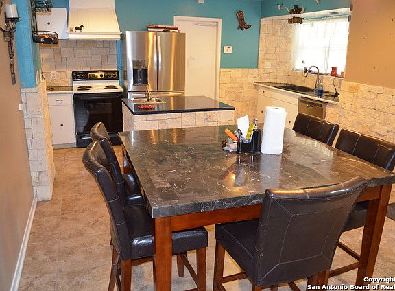 3rd image of 8206 QUAIL CREEK DR