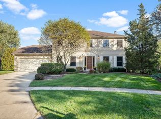 221 N Cambridge Dr, Geneva, IL 60134