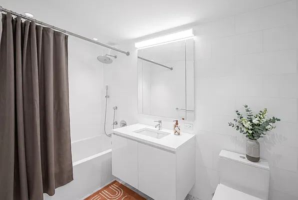 Bathroom, photo 1