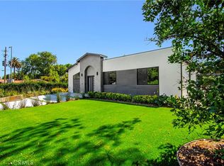 20100 Hatteras St, Woodland Hills, CA 91367
