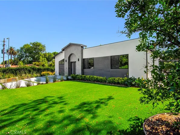20100 Hatteras St, Woodland Hills, CA 91367