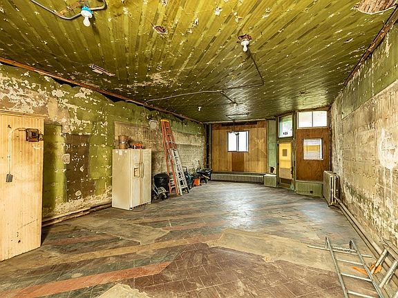 4th image of 1195 Desoto St