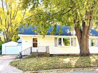 809 W 9th St, Sterling, IL 61081