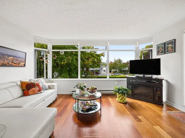 456 Moberly Rd #215, Vancouver, BC V5Z 4L7