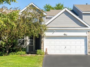 754 Savannah Ln, Crystal Lake, IL 60014