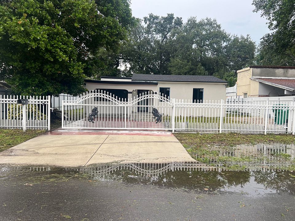 1st image of 413 NE 162nd St