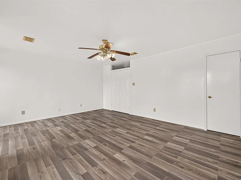 8202 Worthington Dr — Photo 35