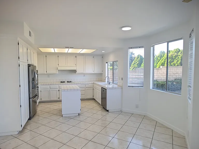 19932 Ahwanee Ln — Photo 5