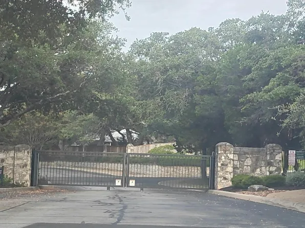 23 Grants Lake Dr, San Antonio, TX 78248