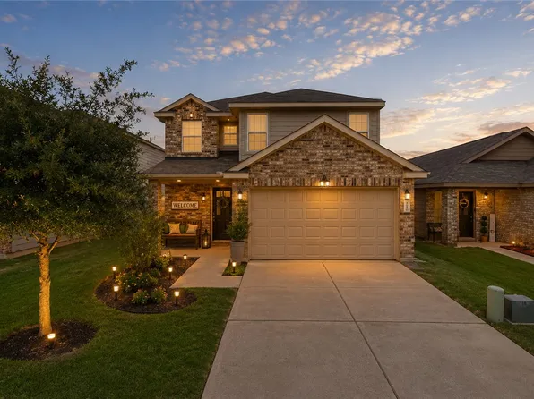 2049 Oakwood Forest Dr, Bryan, TX 77803