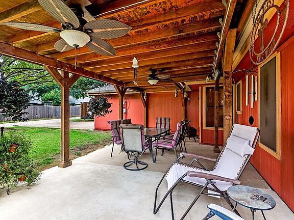 2nd image of 404 Nandina Dr
