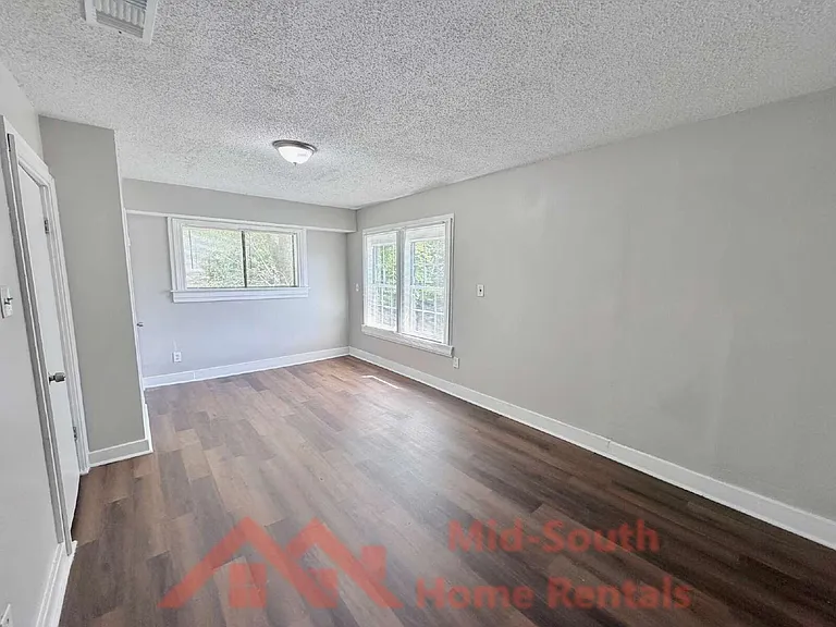 1561 Foster Ave — Photo 25