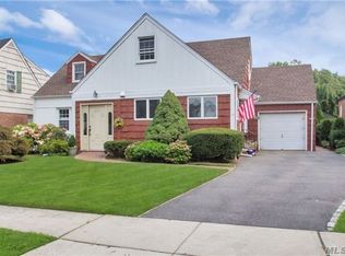 239 Aspen St, Floral Park, NY 11001