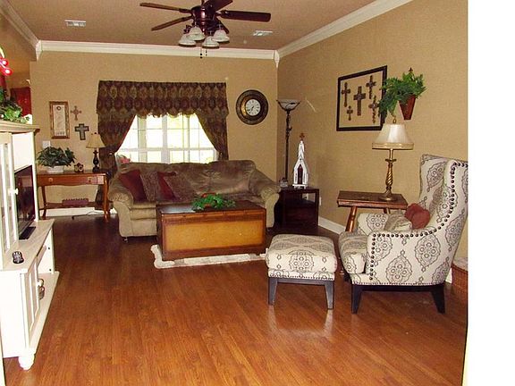 5th image of 1521 Pheasant Cir