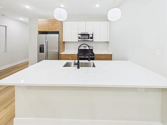 5th image of 6220 S King Dr APT 2