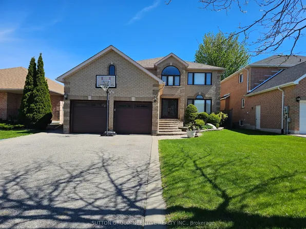 4 Chantal St, Barrie, ON L4N 9S4
