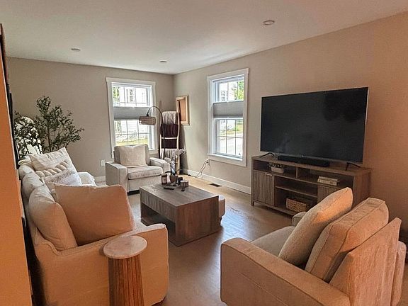 5th image of 111 Warren St #2