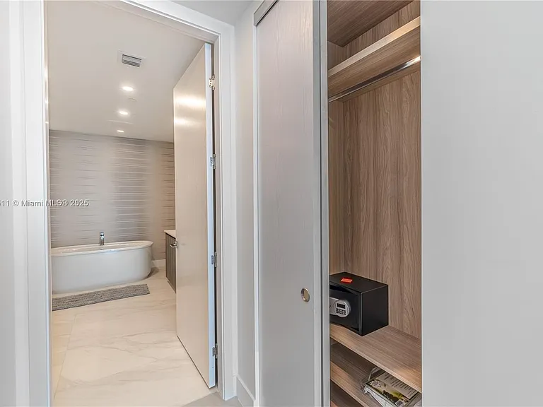 17550 Collins Ave #1203 — Photo 28