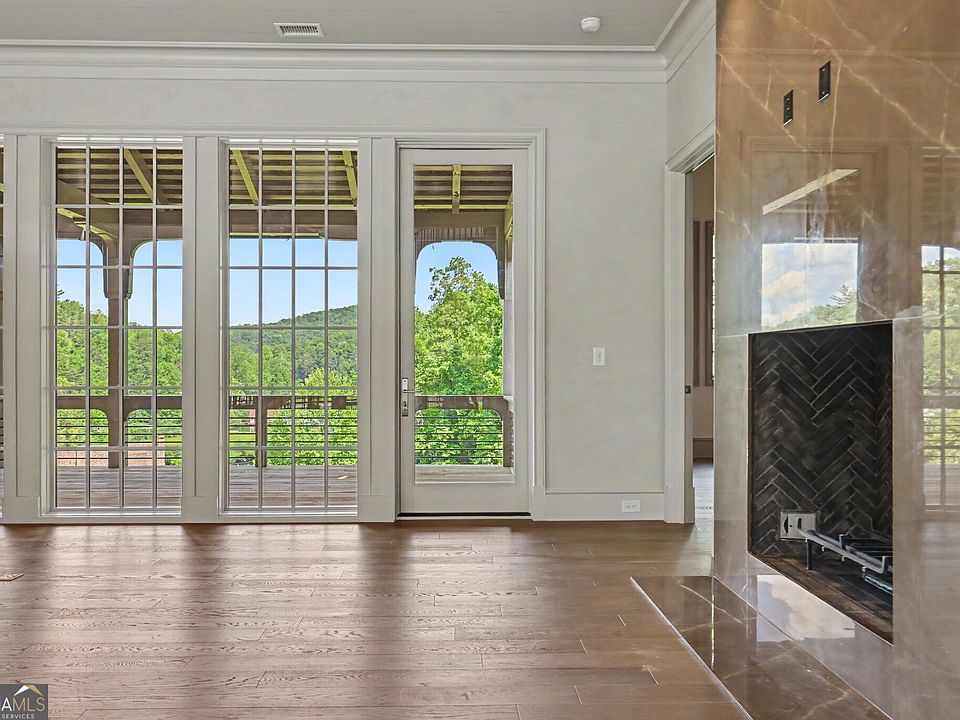 37th image of 140 Cove View Ln