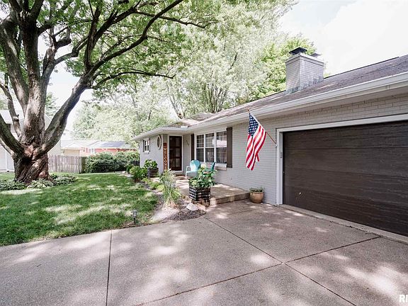2nd image of 5740 N Woodlawn Ct