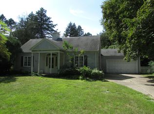 155 Maplewood Dr, East Lansing, MI 48823