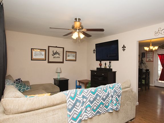 3rd image of 609 Ranch Hill Dr