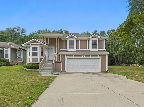 8302 Prospect Ave, Kansas City, MO 64132