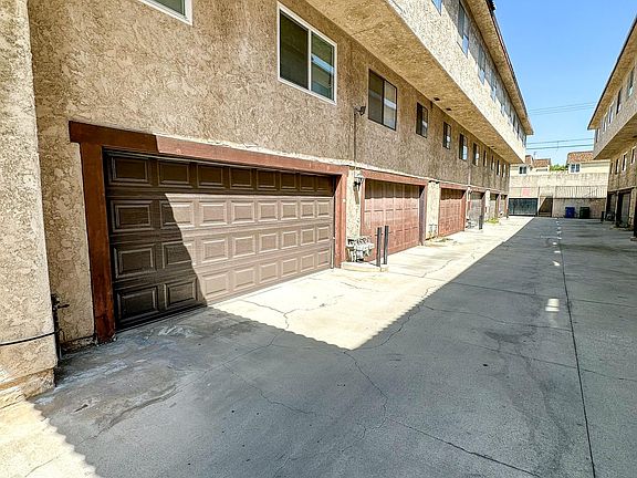 4th image of 218 N Marguerita Ave APT A