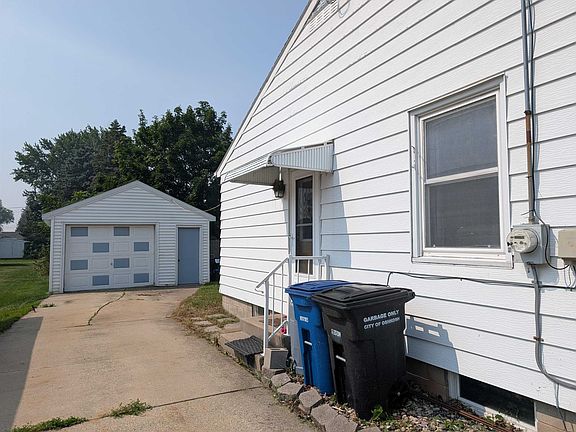 2nd image of 415 W 19th Ave