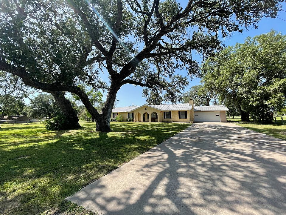 1st image of 104 Mesquite Ln