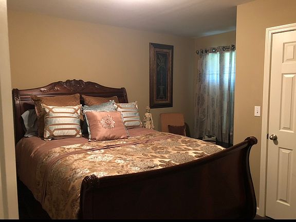 5th image of 20 Tin Hill Dr #20