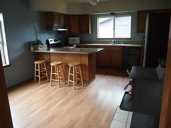 4th image of 1140 Garrison St NE