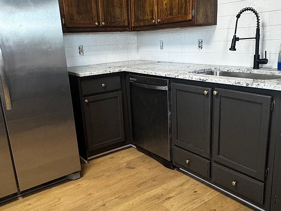 5th image of 421 E Henderson St