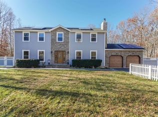 12 Ramblewood Rd, Shoreham, NY 11786