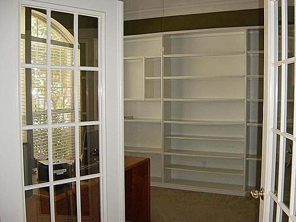 5th image of 8 Laura Elizabeth Ct