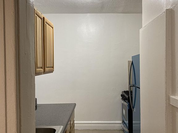 4th image of 94 S Harrison St APT 403R