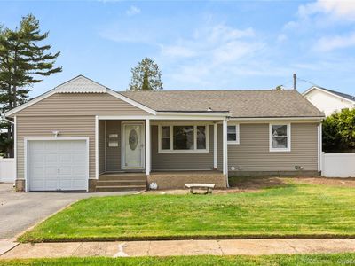7 Norman Place, Massapequa, NY, 11758