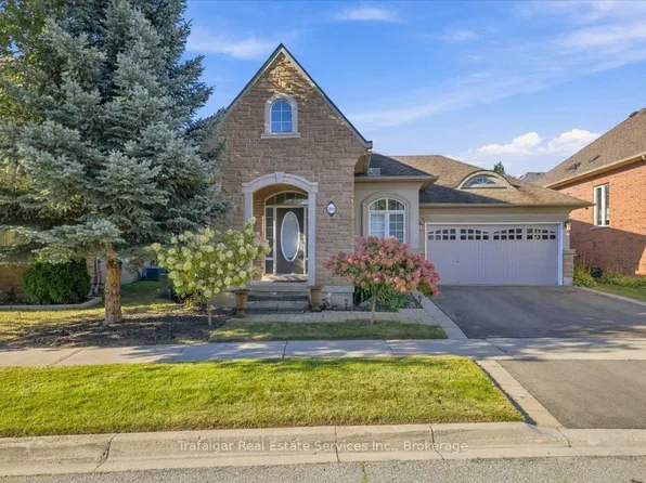 208 Butterfly Ln, Oakville, ON L6L 6V4