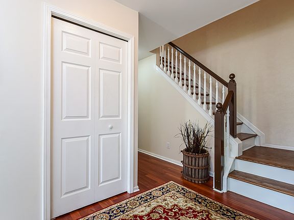 3rd image of 3327 Hickory Dr