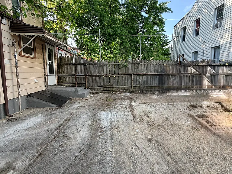 100 N Johnston Ave — Photo 37