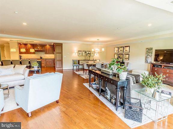3rd image of 1702 N Park Dr APT 64