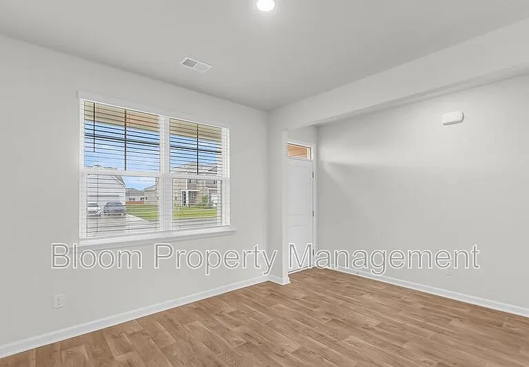 502 Lake Ridge Blvd — Photo 6