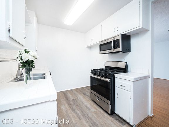 4th image of 10736 Magnolia Blvd APT 15